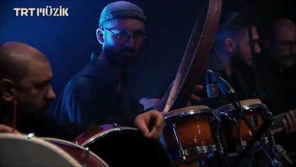 Uğur Işılak'tan yüreklere dokunan "Azerbaycan Türkiye'dir" türküsü