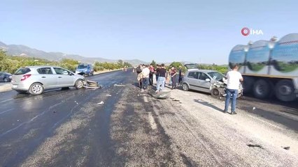 Ana yola çıkmak isteyen sürücü kazaya sebep oldu: 2 yaralı