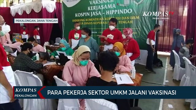 Para Pekerja Sektor UMKM di Pekalongan Jalani Vaksinasi