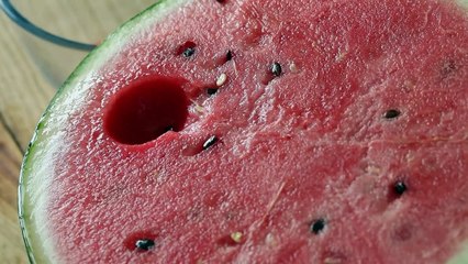 Homemade shaved ice, a big watermelon, fragrant green tea, cool summer