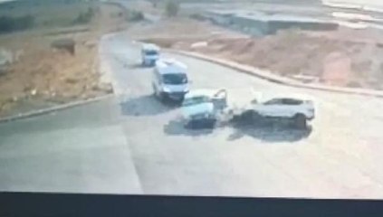 Son dakika haberi: İKİ OTOMOBİL KAVŞAKTA ÇARPIŞTI; SÜRÜCÜLERDEN GÖKTUĞ ÖLDÜ, TUĞBA YARALI