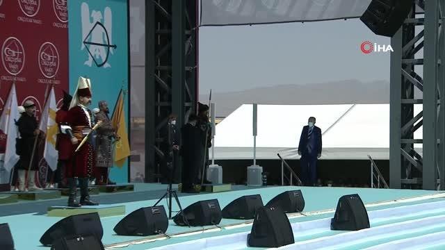 Son Dakika | Cumhurbaşkanı Erdoğan: Türkiye, doğu ve batıya ait ne varsa hepsini bağrını basan bir büyük medeniyet mirasının bugünkü hali olarak yeni bir...