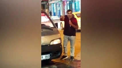 Descargar video: Ağrıda bir yurttaş eline mikrofon alıp isyan etti: Her gün zam her gün zam ne yapacağız?