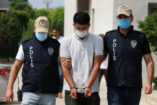 KÖPEĞİN ÜZERİNE KAYNAR SU DÖKEN GÜVENLİKÇİ KORKUTURSAM SALDIRMAZ DİYE DÜŞÜNDÜM