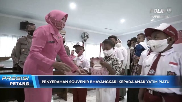 Polres Batang Bagikan Bantuan untuk Anak Yatim Piatu yang Terdampak Covid-19