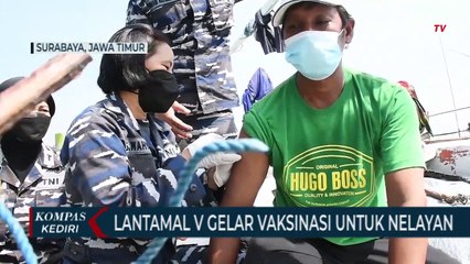 Lantamal V Surabaya Gelar Vaksinasi Untuk Nelayan
