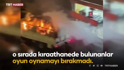 Karton yüklü kamyonet yandı, şoför canını zor kurtardı