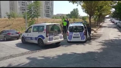 Gaziosmanpaşa'da manevra yapan çekicinin altında kalan yaşlı kadın yaralandı