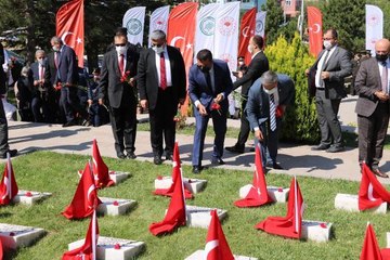AFYONKARAHİSAR'DA BÜYÜK ZAFERİN KAHRAMANLARI ANILDI
