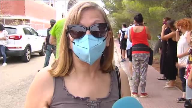 Miedo e incertidumbre entre los vecinos afectados por el derrumbe del edificio de Peñíscola