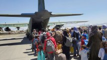 السفارة الأميركية تطلب من رعاياها مغادرة محيط مطار كابول