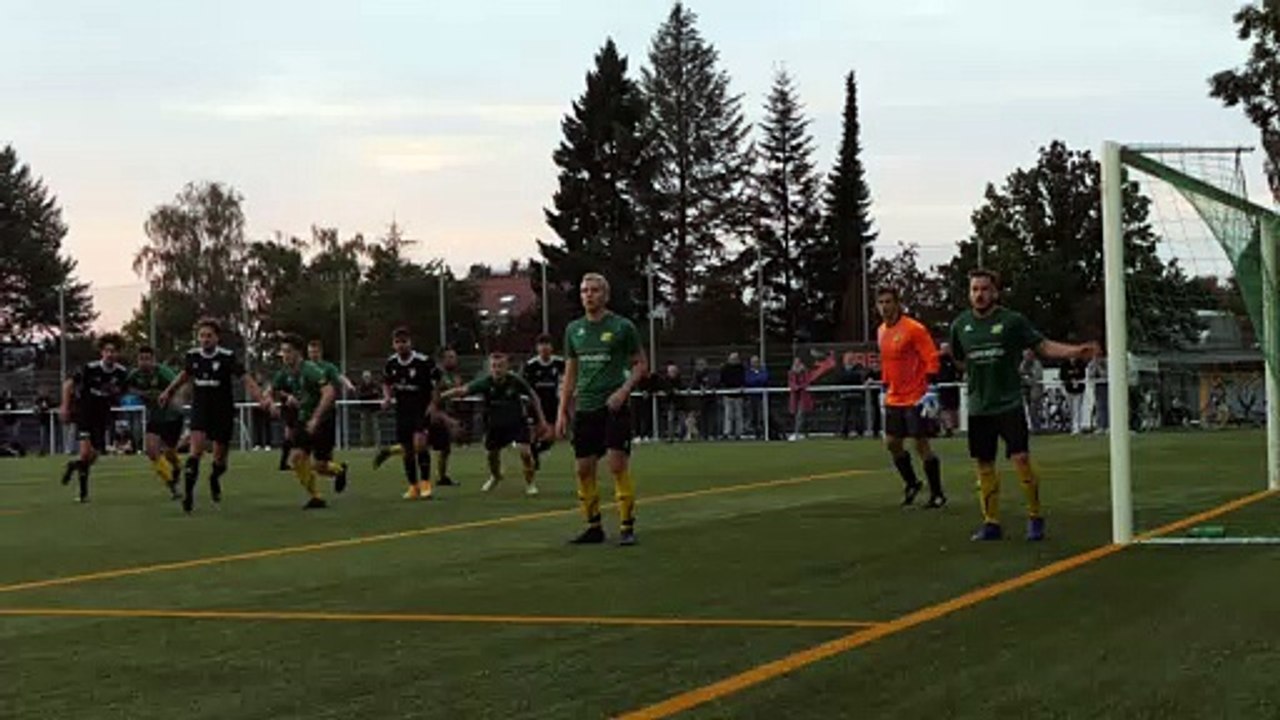 Der Ausgleich für Göttingen 05 im Bezirkspokal in Geismar durch Christos Zlatoudis