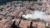 Üsküdar’da doğalgaz kutusunda başlayan yangın apartmana ve 5 araca sıçradı