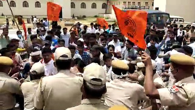 एबीवीपी ने किया शेखावाटी विवि का घेराव, पुलिस से हुई धक्का मुक्की