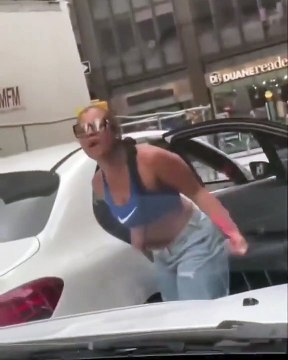 La petite danse Tiktok qui fait mal au pied... la honte