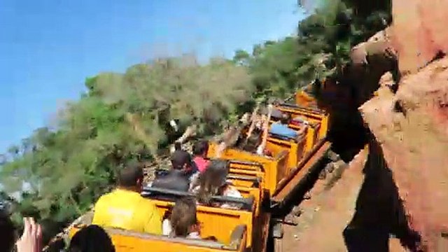 Big Thunder Mountain Railroad (Disney's Magic Kingdom, FL) - Roller Coaster P.O.V. / Dark Ride