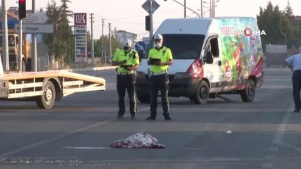 Yolun karşısına geçerken panelvanın çarptığı doktor hayatını kaybetti