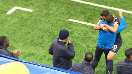 Helsinki maçında gol atan 18'lik Fatih Şanlıtürk, sevincini Vitor Pereira'yla paylaştı! O anlar taraftarları mest etti