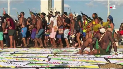 Brésil : les indigènes manifestent pour garder la propriété de leurs terres
