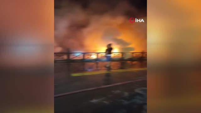 Son dakika haber: Kafede başlayıp, restorana sıçrayan yangın güçlükle söndürüldü