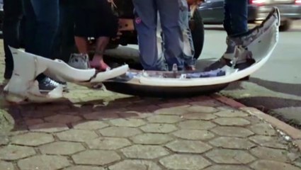 Focus e Hilux se envolvem em acidente na Avenida Piquiri