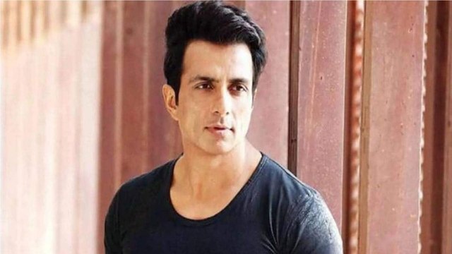 Bollywood actor Sonu Sood meets Delhi CM Kejriwal