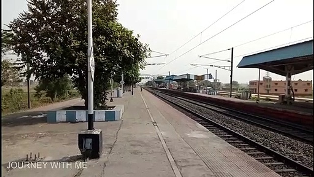 01448 - SHAKTIPUNJ SPECIAL (HOWRAH JN. TO JABALPUR JN.) DOMINATES THE STATION TOTALLY __ ER