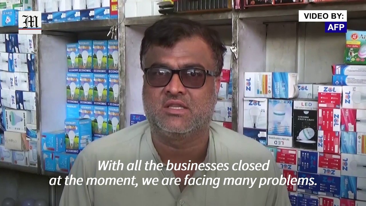 Afghans face cash crunch with banks closed after Taliban takeover