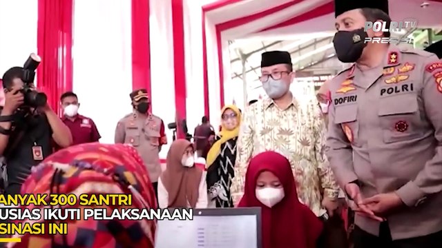 Kapolda Jabar Tinjau Pelaksanaan Vaksinasi Massal di Ponpes Babakan Ciwaringin