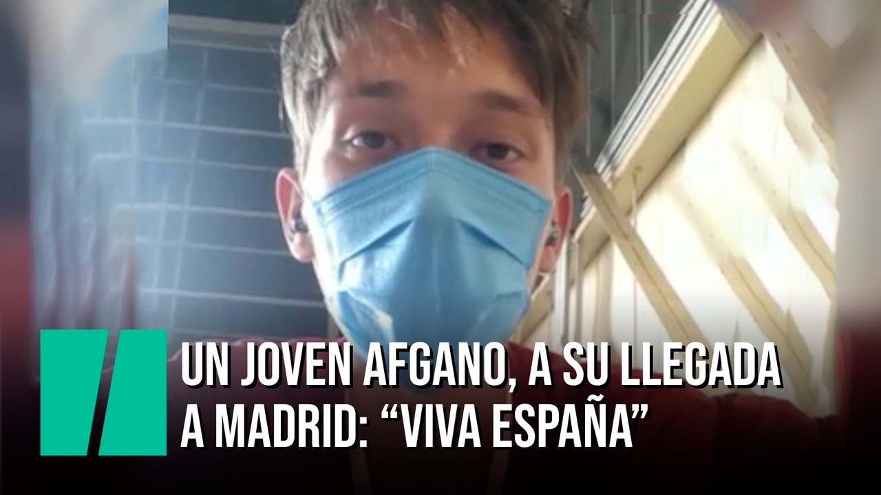Un joven afgano da las gracias a sus amigos y a España a su llegada a Madrid