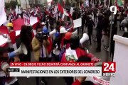 Continúan manifestaciones a favor y en contra de voto de confianza en exteriores del Congreso