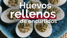 Huevos rellenos de encurtidos