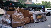 Warga New York Manfaatkan Barang Bekas yang Dibuang di Trotoar