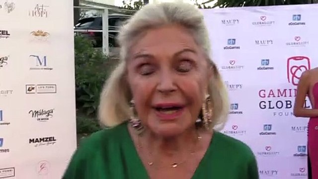 Beatriz de Orleans, feliz y emocionada tras ser premiada por la Fundación Global Gift