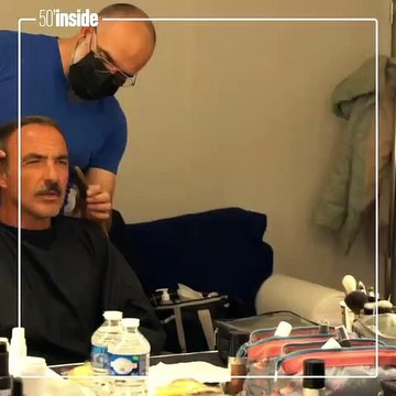 Kad Merad met fin au nouveau look de Nikos Aliagas pour la nouvelle saison de 50 min inside sur TF1: Il redevient Nikos - VIDEO