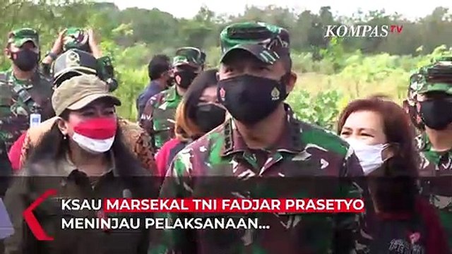 KSAU Marsekal TNI Fadjar Prasetyo Meninjau Serbuan Vaksinasi TNI AU di Yogyakarta