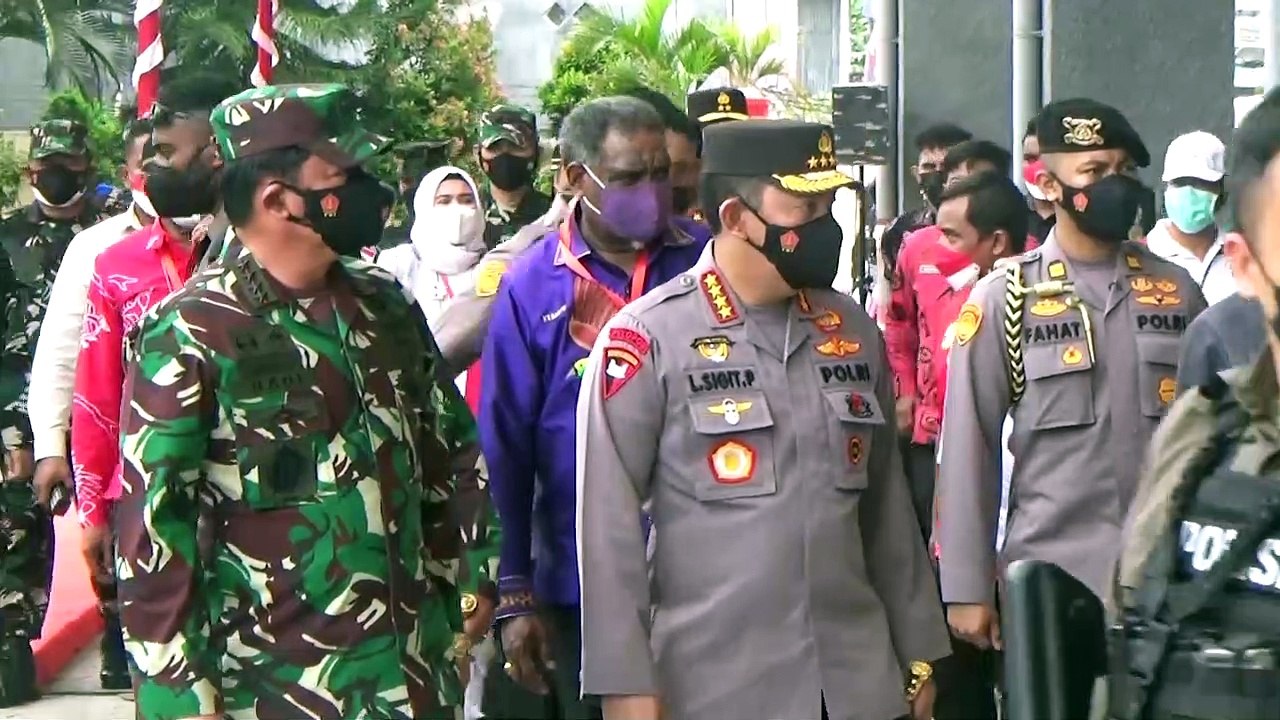 Panglima TNI & Kapolri Tinjau Vaksinasi di GOR Waringin Kotaraja, Jayapura