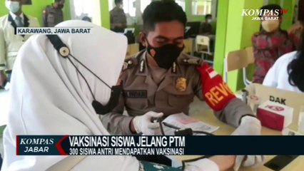 Demi PTM, Pelajar di Karawang Beranikan Diri Disuntik Vaksin