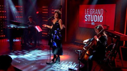 Barbara Pravi interprète "Saute" dans "Le Grand Studio RTL"SAUTE