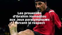 Ce joueur de tennis de table sans main réalise des prouesses