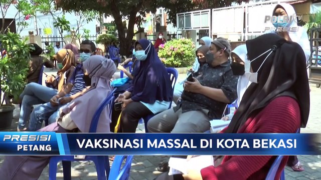 Ratusan Warga Bekasi Antusias Ikuti Vaksinasi Pfizer Dosis Pertama