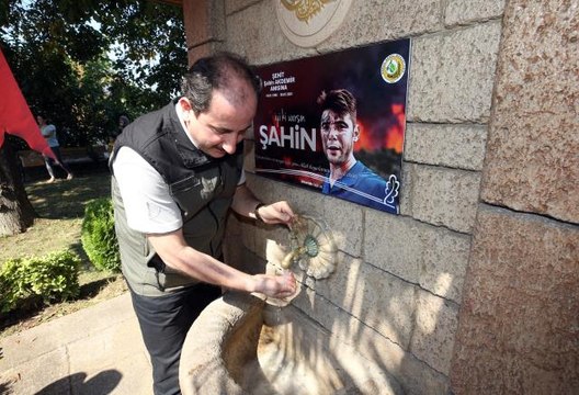 Son dakika haberleri... Marmaris'teki orman yangınında yaşamını yitiren Şahin Akdemir'in anısına Trabzon'da yaptırılan çeşme açıldı
