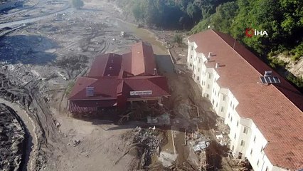 Sel gelmeden 20 dakika önce fabrikasında çalışan 100 işçiyi tahliye etti, felaketin önüne geçti