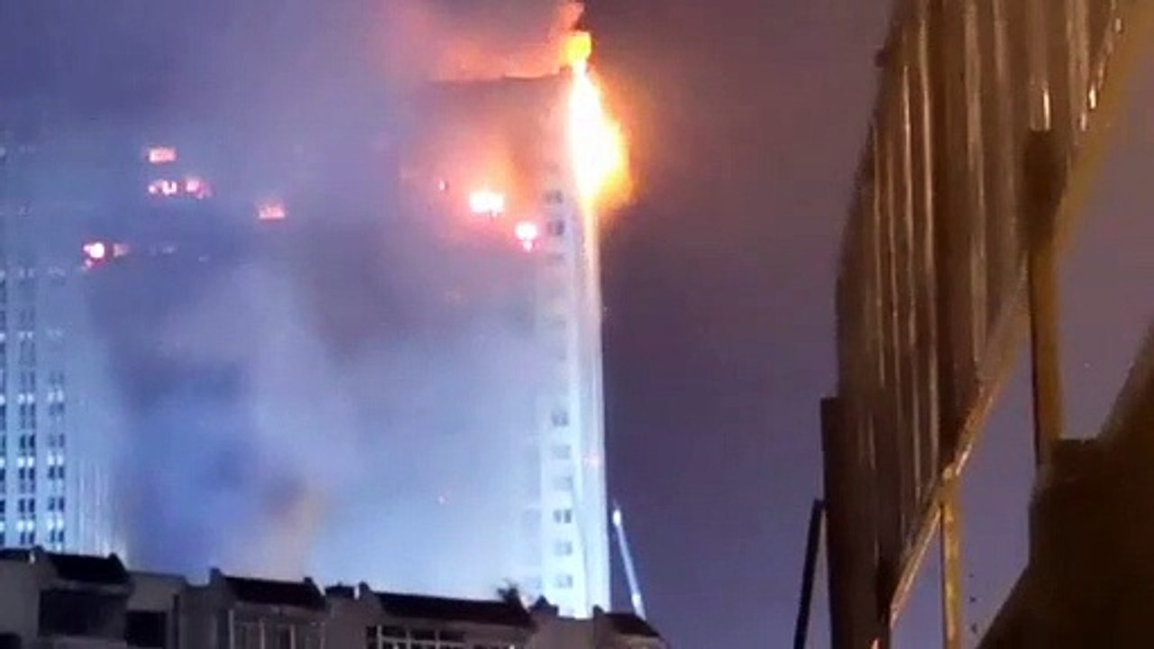 On August 27, a big fire broke out in the Dalian Kaixuan