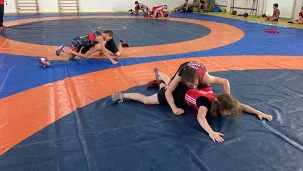 Uluslararası Güreş Kampı, 100'ün üzerinde sporcunun katılımıyla Edirne'de başladı