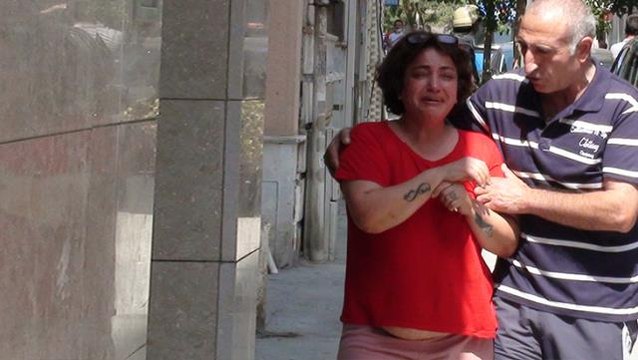 Tadilat yapılan dairedeki yangın apartman sakinlerini sokağa döktü