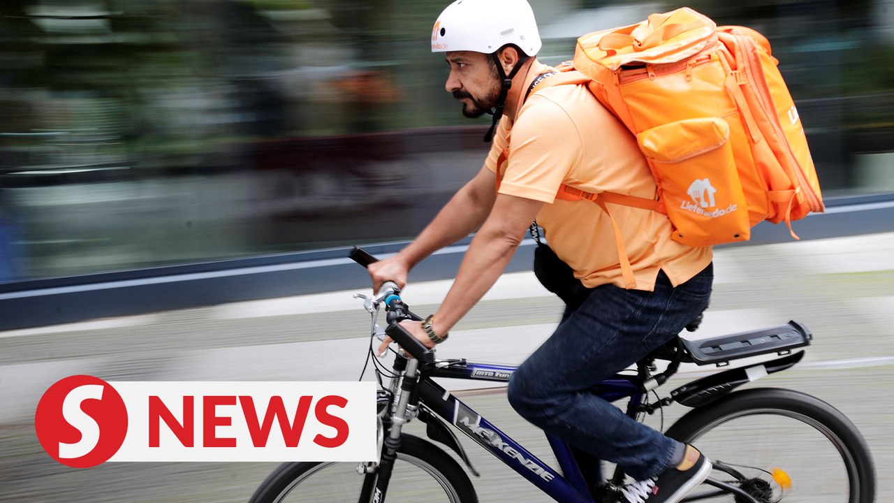 Afghan minister becomes a bike courier