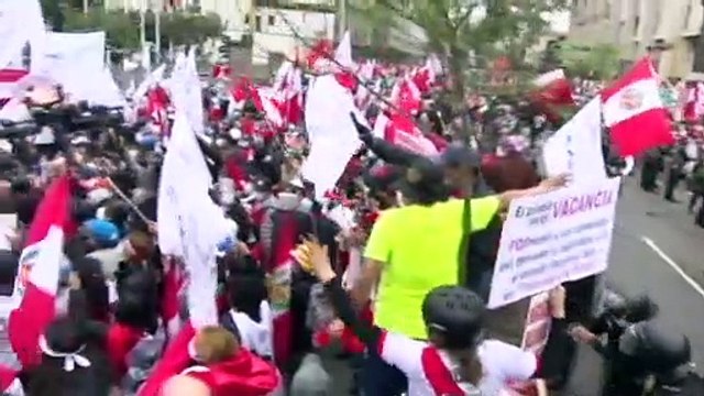 Encontronazo entre simpatizantes y detractores del presidente Pedro Castillo en Perú