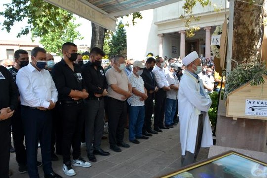 Zeytinin Babası gözyaşlarıyla son yolculuğuna uğurlandı
