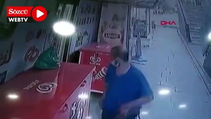 Küçükçekmece'de marketin önündeki poşetten parayı böyle çaldı